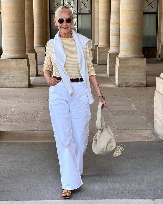 等你到了70岁,别只会穿老年装,看这位奶奶,基础款演绎时髦