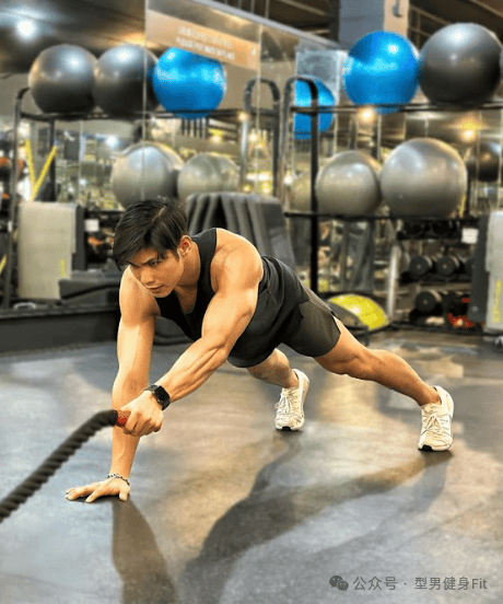 阳光帅气的泰国小哥