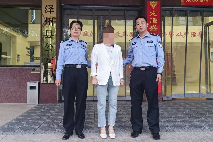 女子当街被抓图片