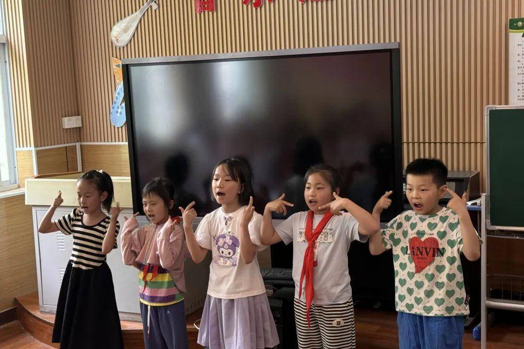 "音"为有你 "乐"动精彩 ——浐灞十九小举行"我是小歌星"歌唱比赛