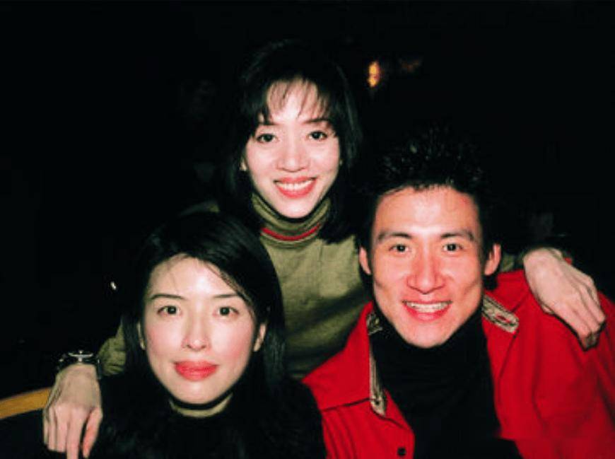 她是圈内干净的女演员,8年来一直没有红,可她的丈夫却大红大紫