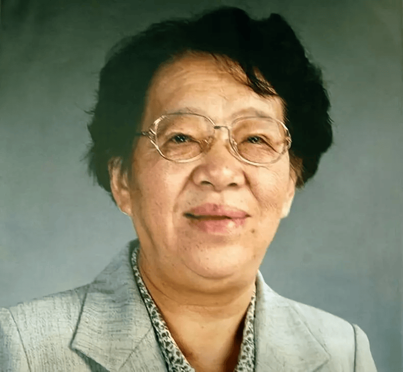 生于重庆,原籍江苏省如皋市,系元世祖忽必烈第九子镇南王脱欢帖木儿