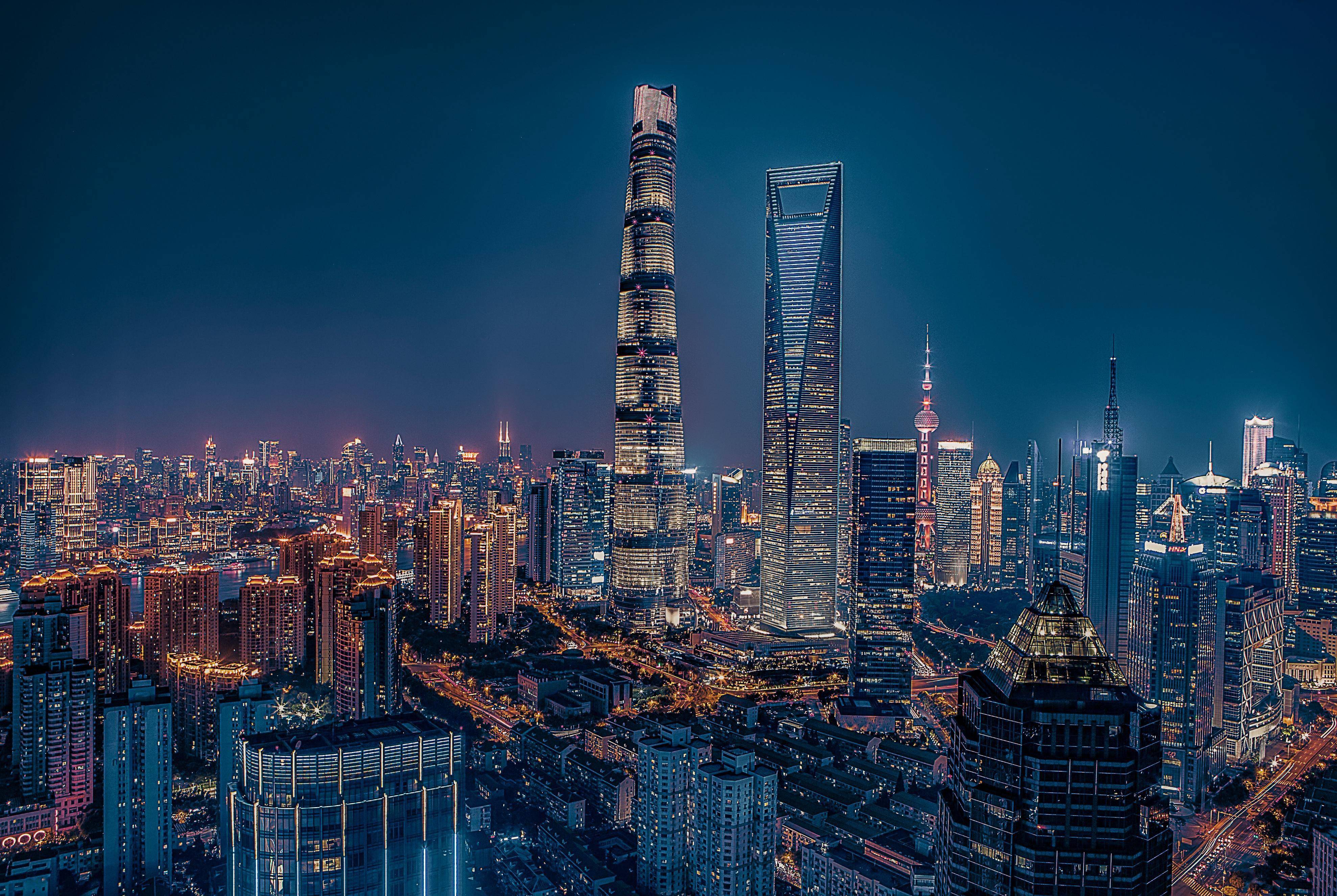 香港与上海,两颗璀璨的明珠,谁的夜景更漂亮