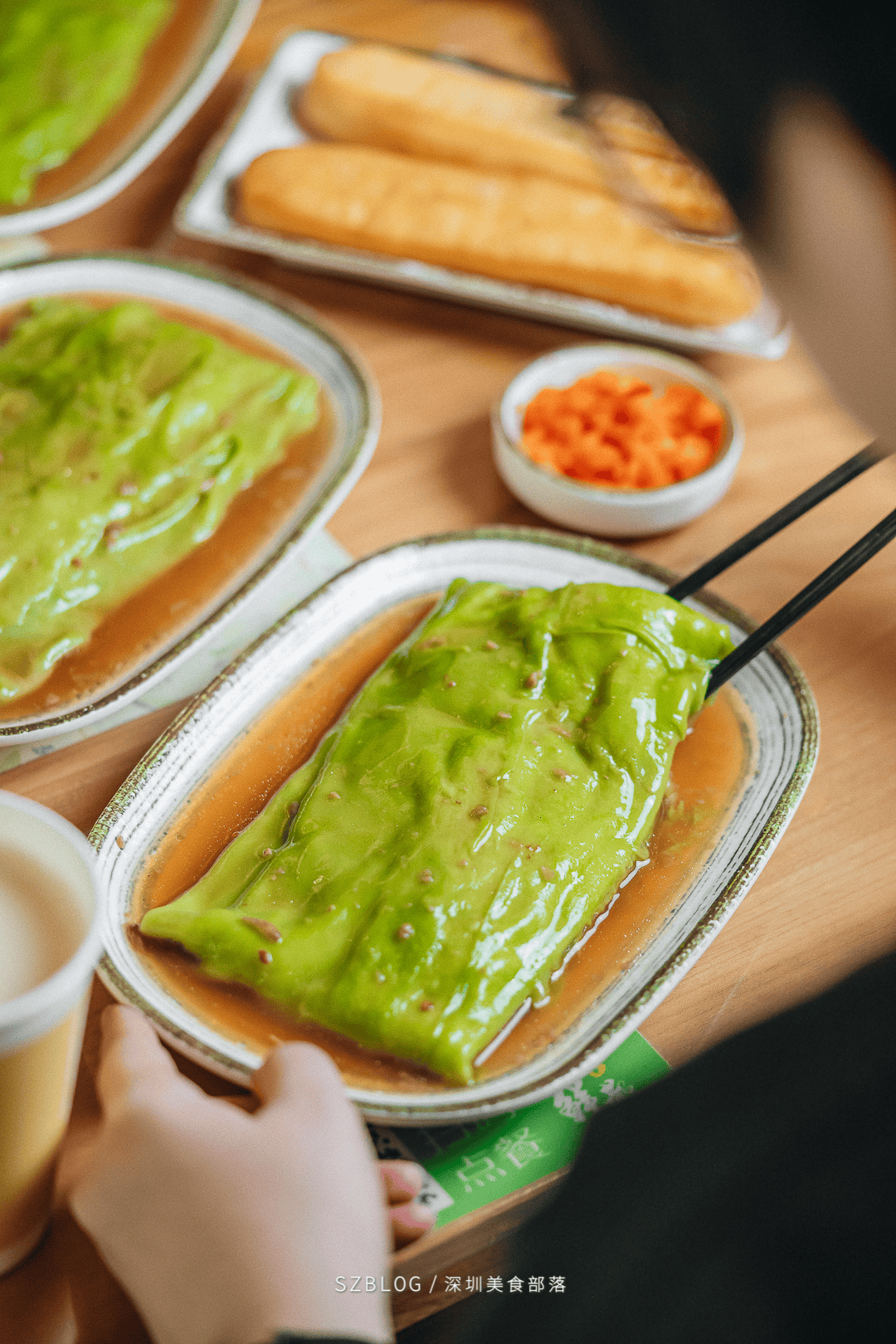 菠菜肠12r店里销量最高的就是这道蛋肠,也是熟客来了必点之一,分量是