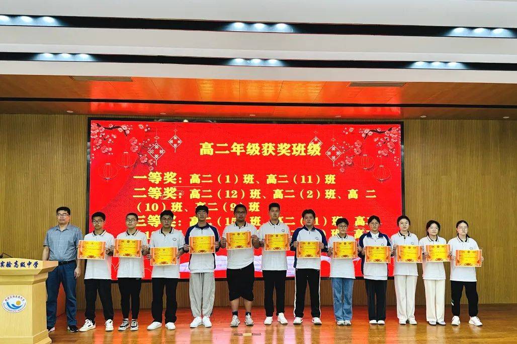 【缤纷校园】表彰榜样 共创新风 --肥西实验高级中学"班级内务及书包