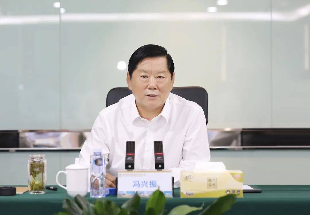 5月22日,集团公司党委书记,董事长冯兴振赴徐州恒鑫金融租赁股份公司