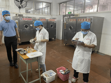 我中心对新会一中,葵城中学,陈经纶中学,圭峰小学4所学校共6家食堂