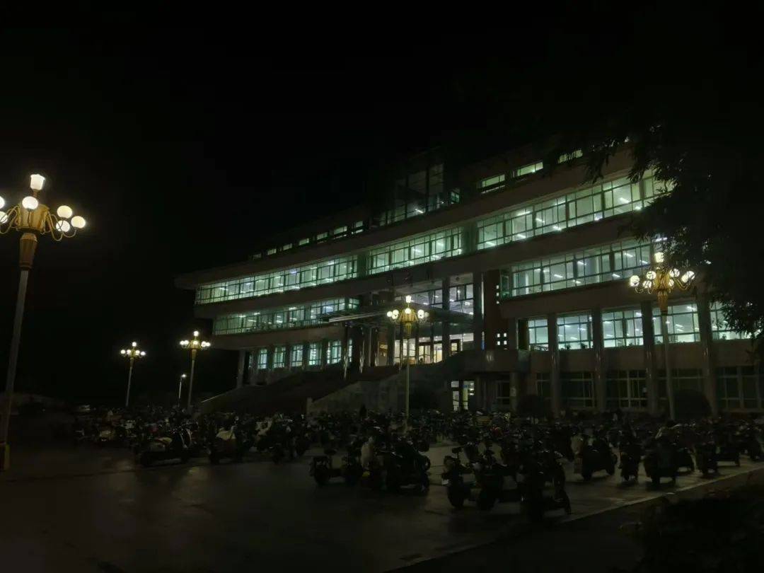 享受信star自由的夜晚!