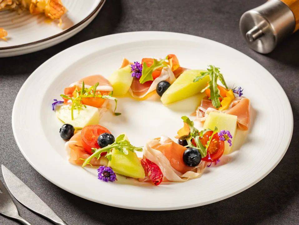 2折抢双人西餐!小青龙,牛排,色拉甜品.5月约会要提前预定!