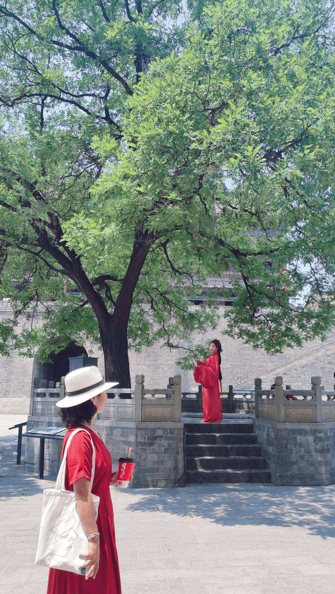 西安城墙拍了拍你，想看看你镜头下的城墙夏日-西安城墙朋友圈配文