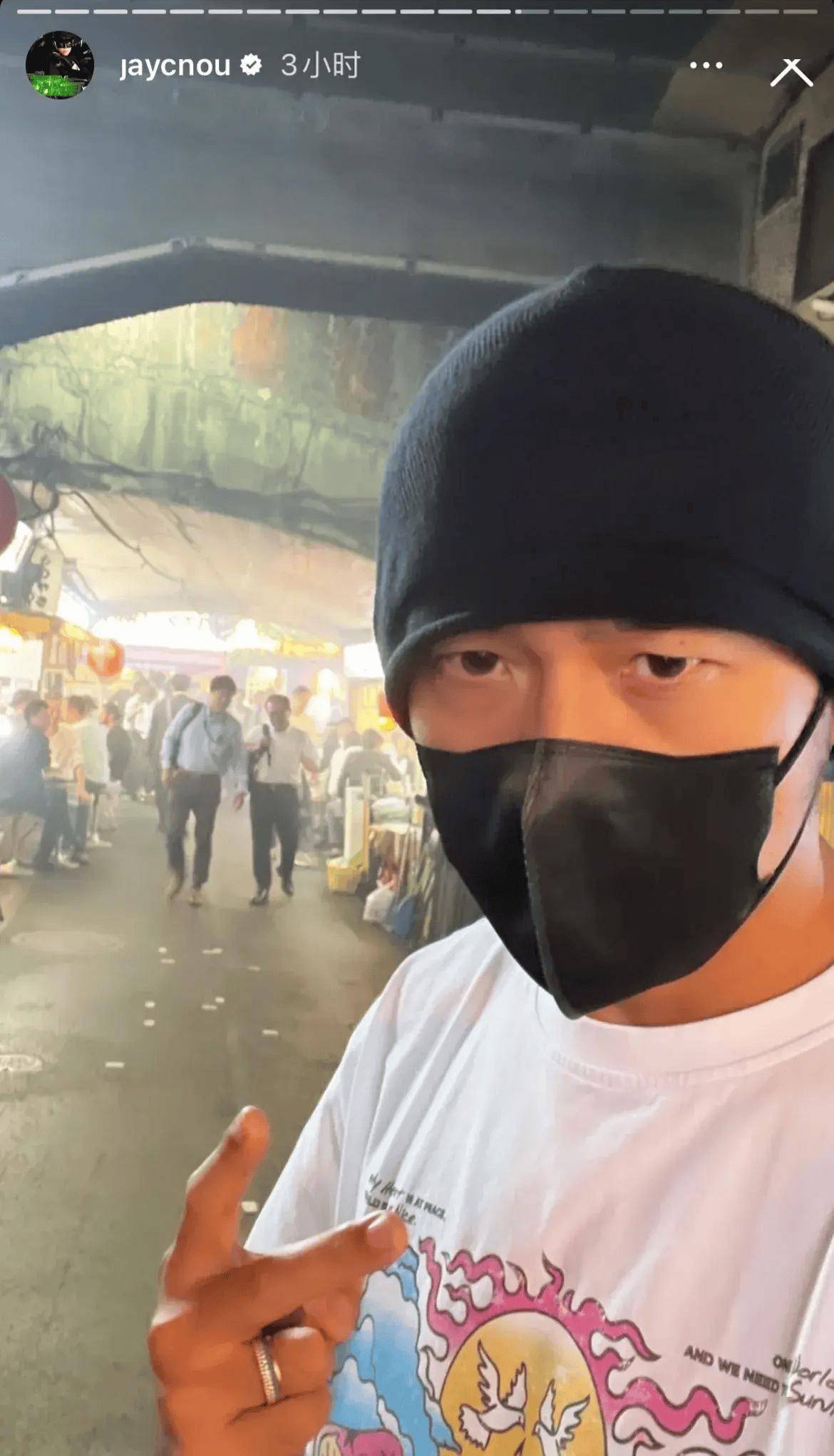 周杰伦连发20条动态,和朋友一起到东京旅游,昆凌帅气出镜