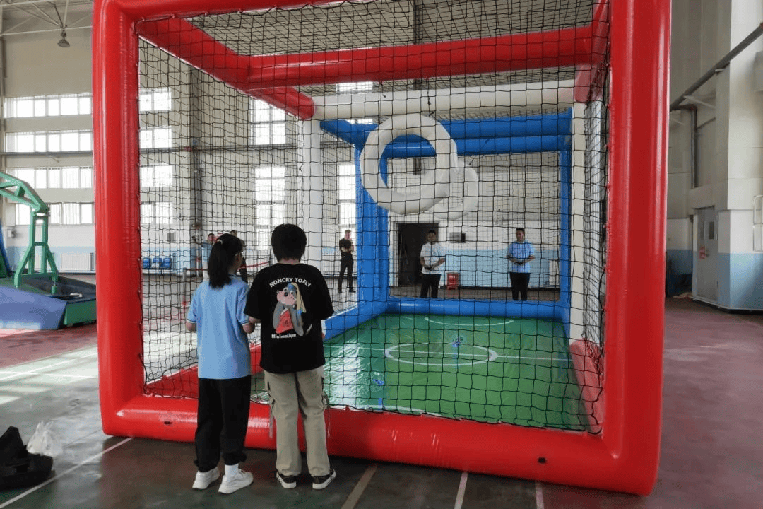 奎屯市举办第24届青少年航空模型比赛