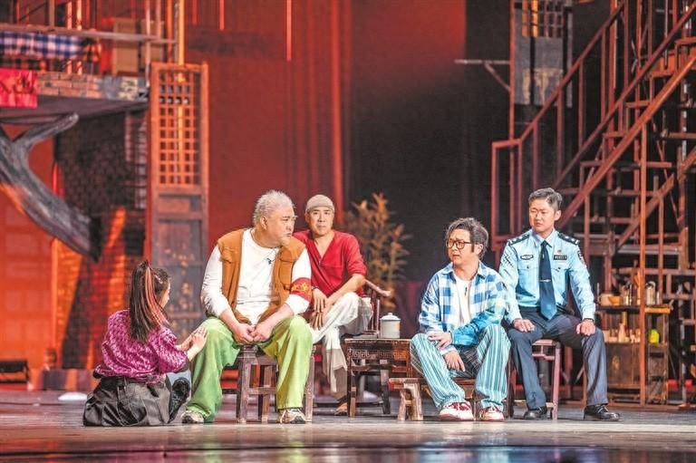 《老家》精彩亮相全国话剧优秀剧目展演 用方言话剧讲好有“烟火味”的河南故事_西南_观众