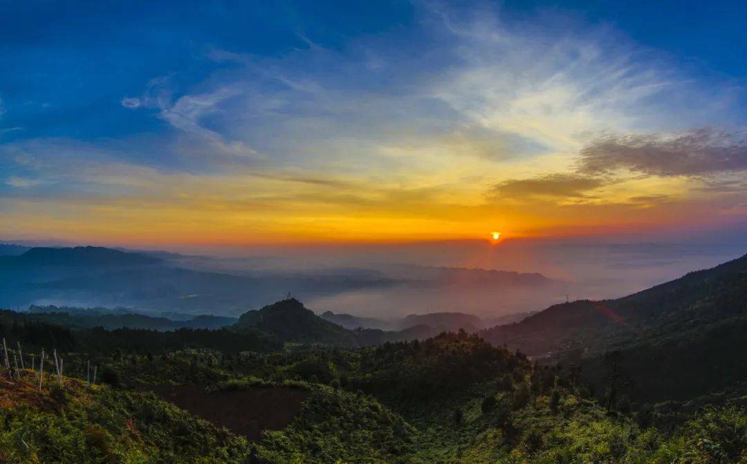 蒙顶山—周公山—桌山—牛背山—轿顶山—王岗坪—二郎山—达瓦更扎