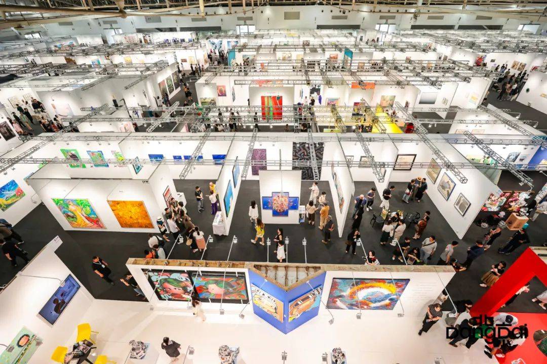 人潮汹涌,周末公众开放日「北京当代·艺术博览会 」