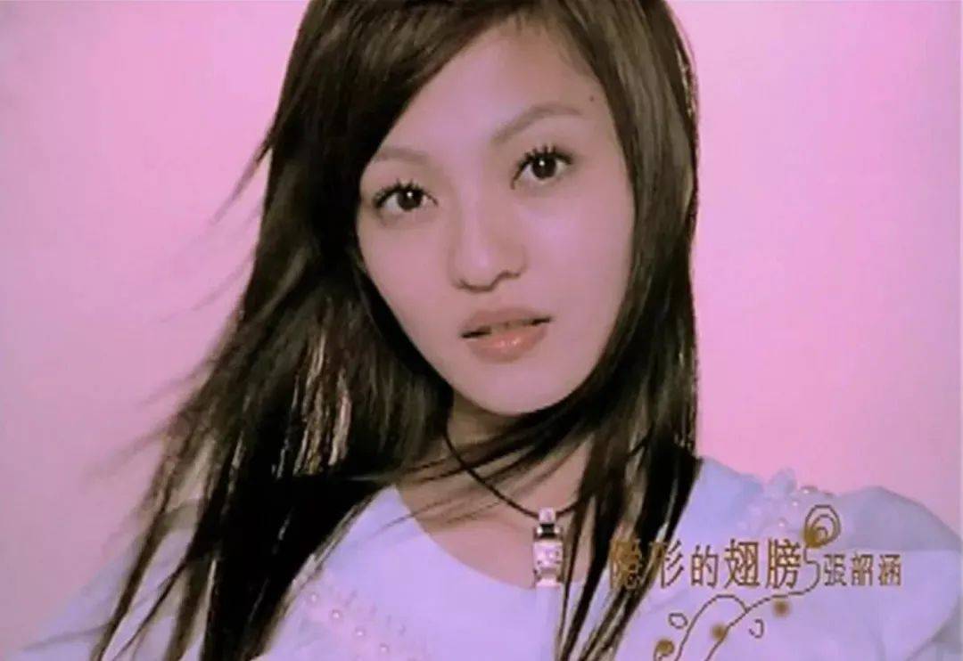 那年,张韶涵23岁当时,和她一同入围的是张惠妹,孙燕姿,梁静茹