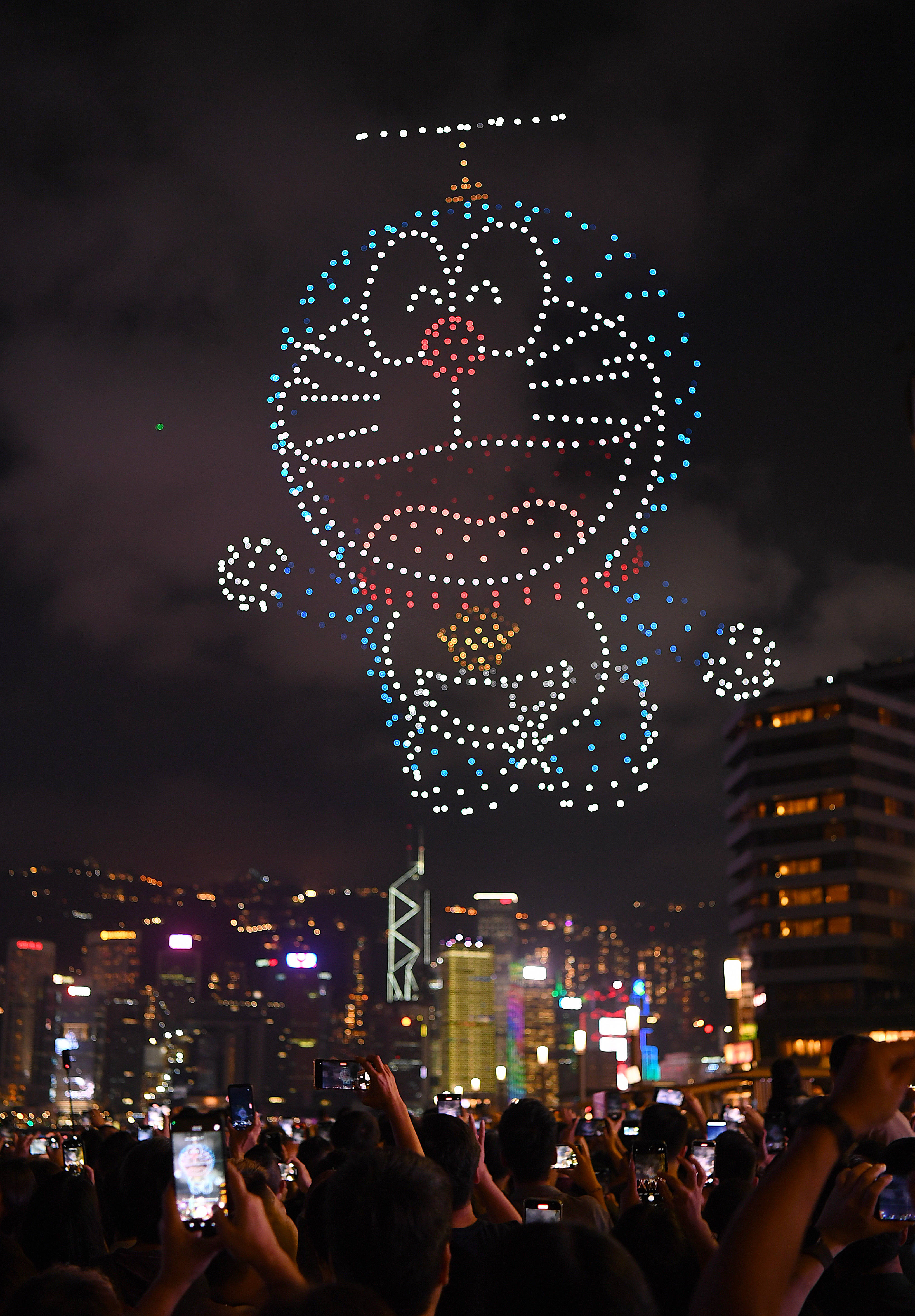 香港举办哆啦a梦主题无人机表演