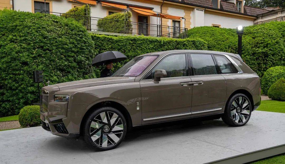 中期改款劳斯莱斯库里南于埃斯特庄园古董车展首次公开亮相
