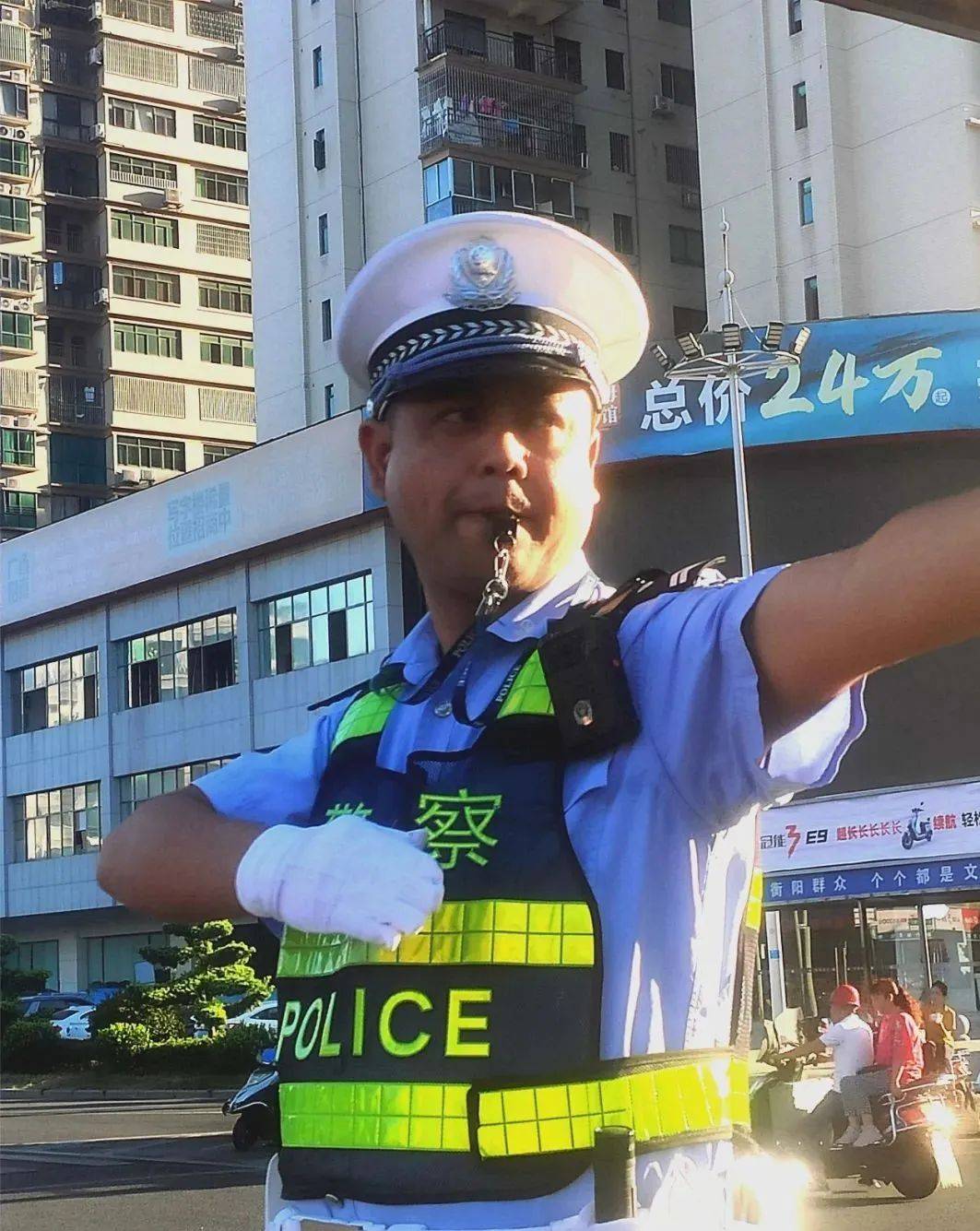 甘之如饴,他是不知疲倦的指挥家这里,便是衡阳市公安局交通警察支队