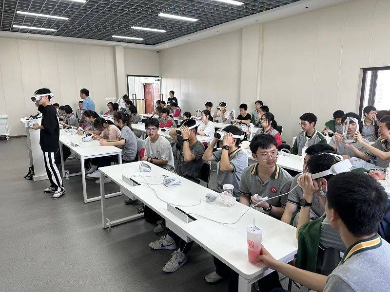 追光而行 逐梦之旅——曙光中学2026届高一年级走进华东理工大学