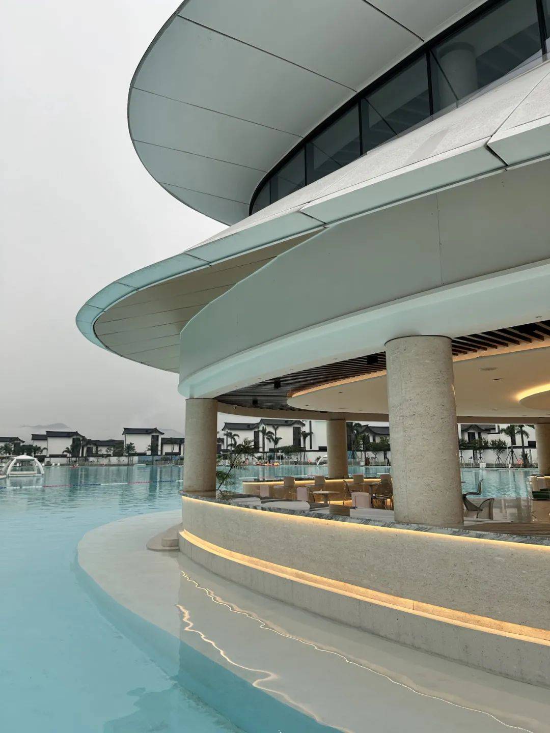 网红的水上酒吧任意打卡水晶湖·欢乐水世界,面积约2.