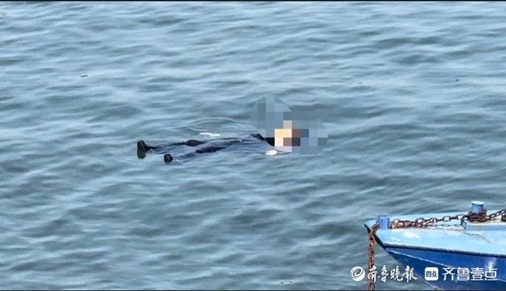 据目击者称,事情发生在10月22日上午9点10分左右,一名女子在湘江某桥