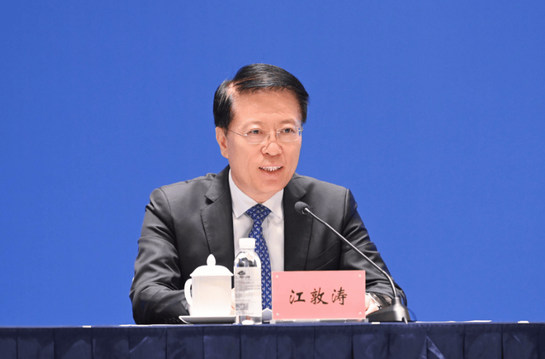 5月27日,重庆市人民政府副市长江敦涛在第二届"一带一路"国际技能大赛