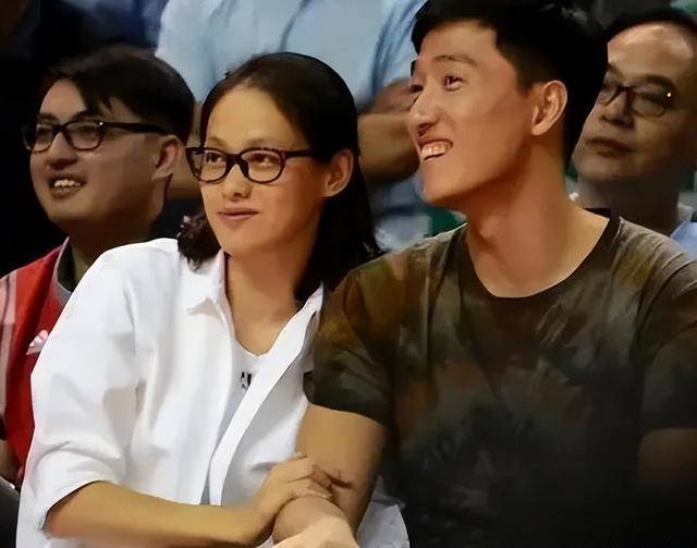 8年无孕事端隐现,夫妻恩爱不再秀恩爱遭猜测_吴莎_生育_感情