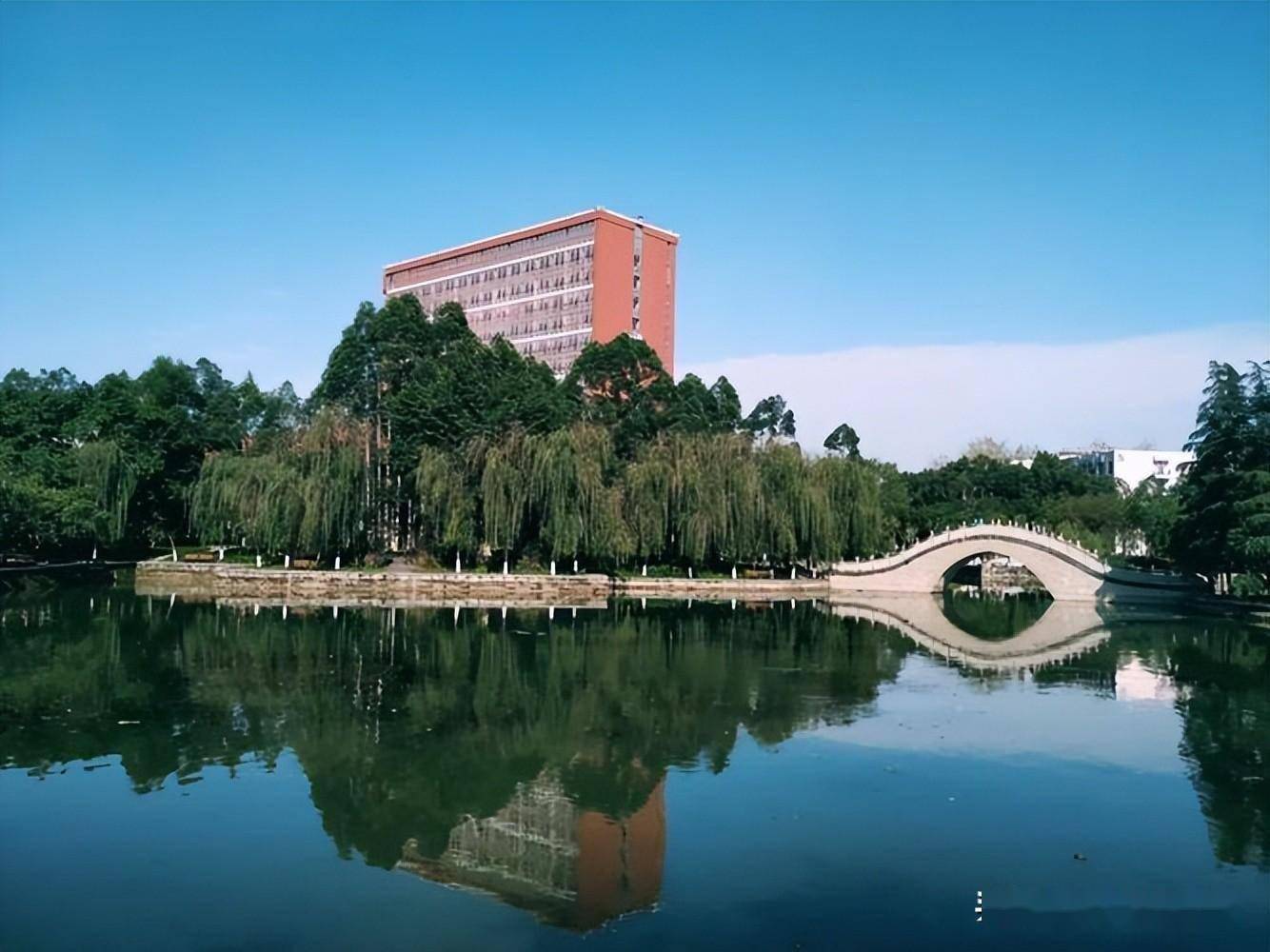 排名连续6年上升,发展势头猛,目前高考录取分数不高_批次_专业_四川省