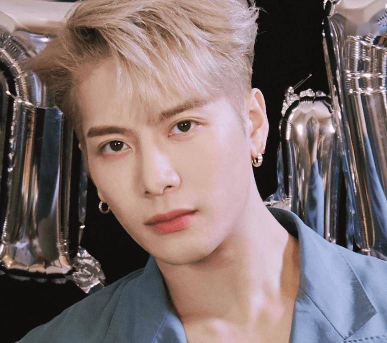 表面低调,实则家世显赫8位男星,有人祖上6代为官,有人皇室后代_王嘉尔