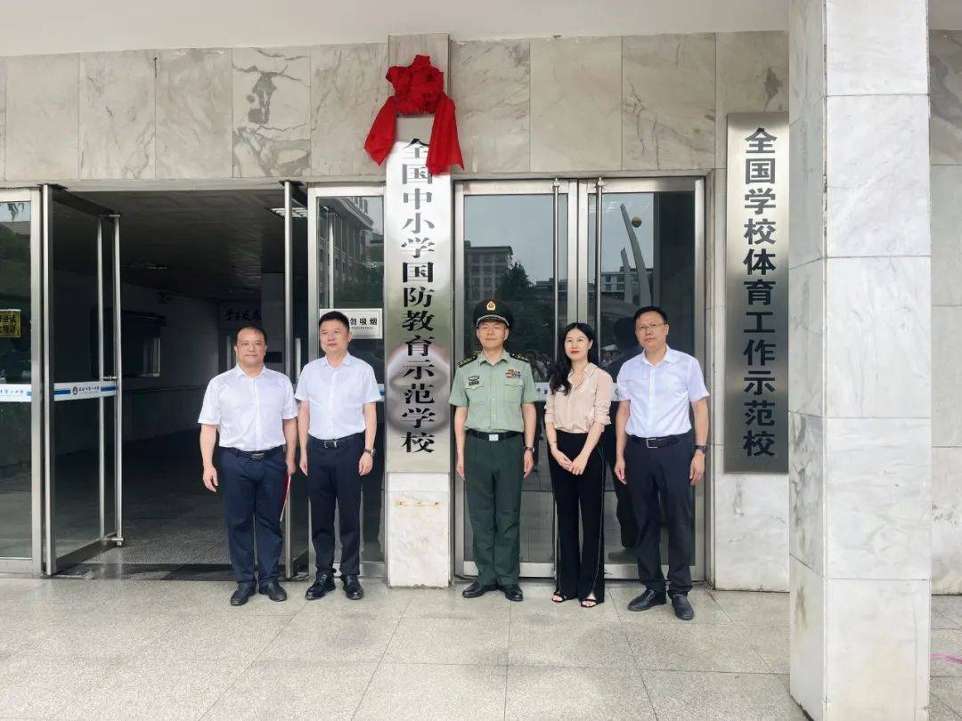 深入推进国防教育工作,创新方式方法,拓展平台载体,打造耒阳二中国防