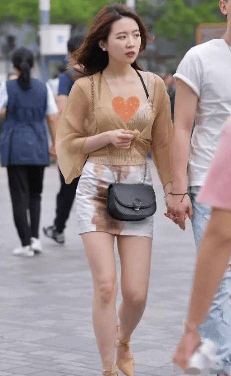 哪来的妖风?从"姨妈裙"到"矮人裤",越来越看不懂的病态审美