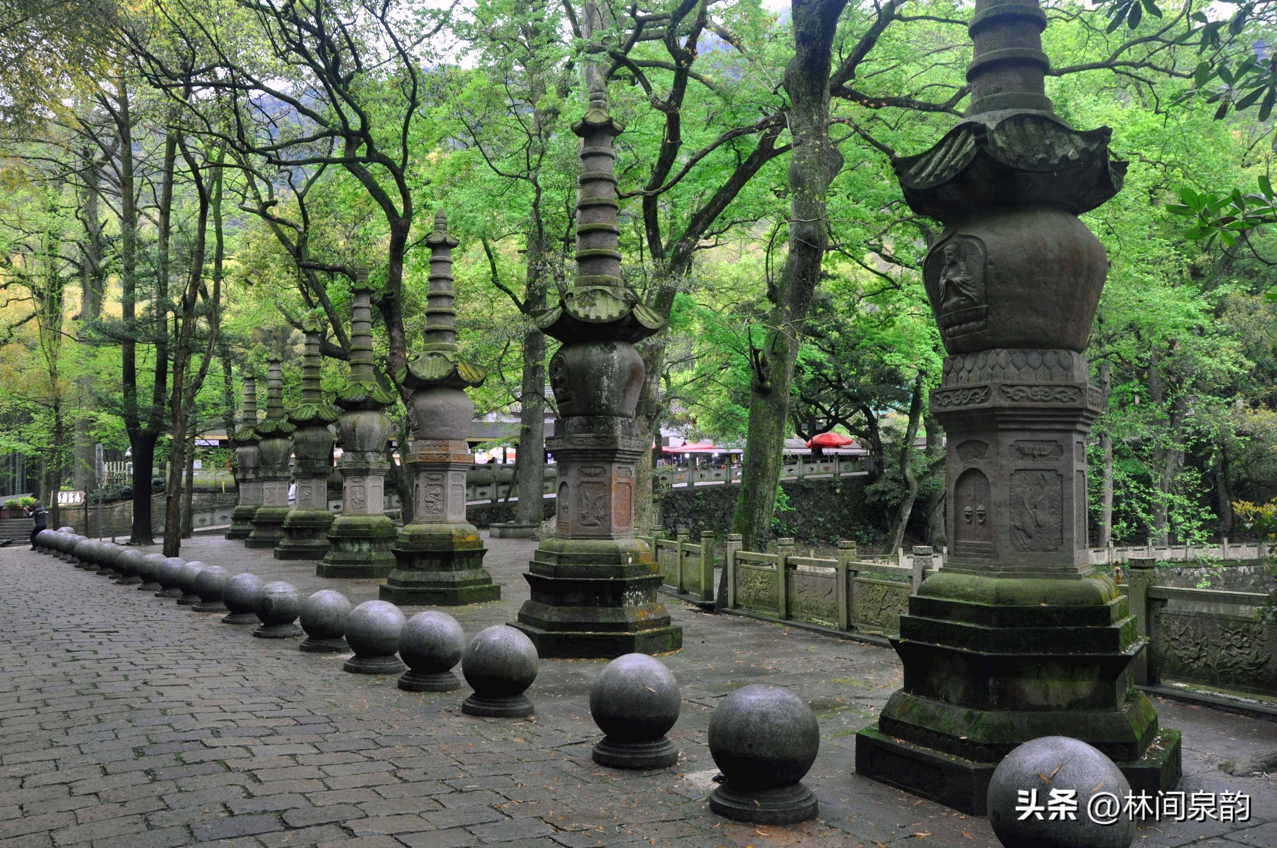 群山峰抱一寺,一寺镇群山峰,美丽传说流传了1700多年