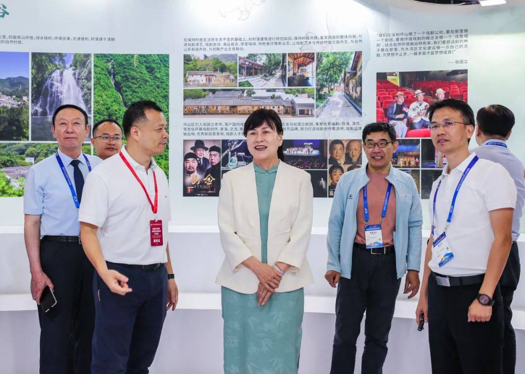 尤其是在展会的第三天,深圳市副市长张华前来参观,对中孚泰所展示的