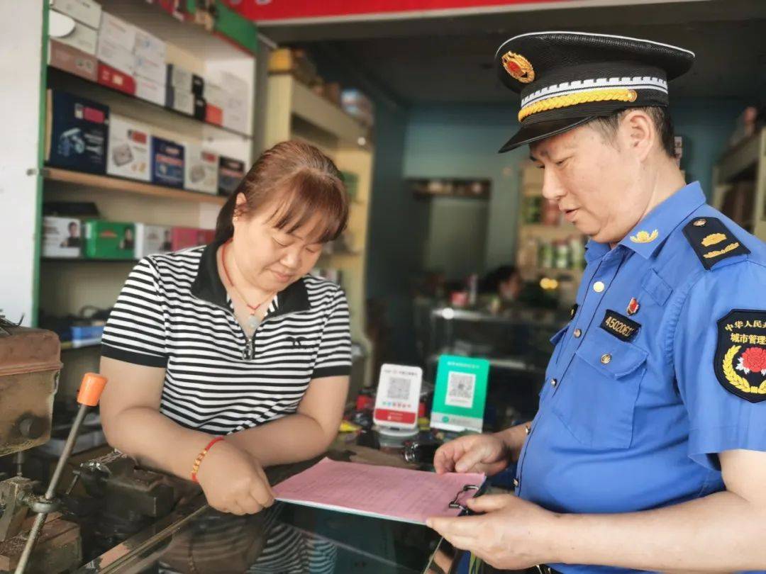 【城管进社区】开展"门前三包"宣传活动 共同维护城市环境
