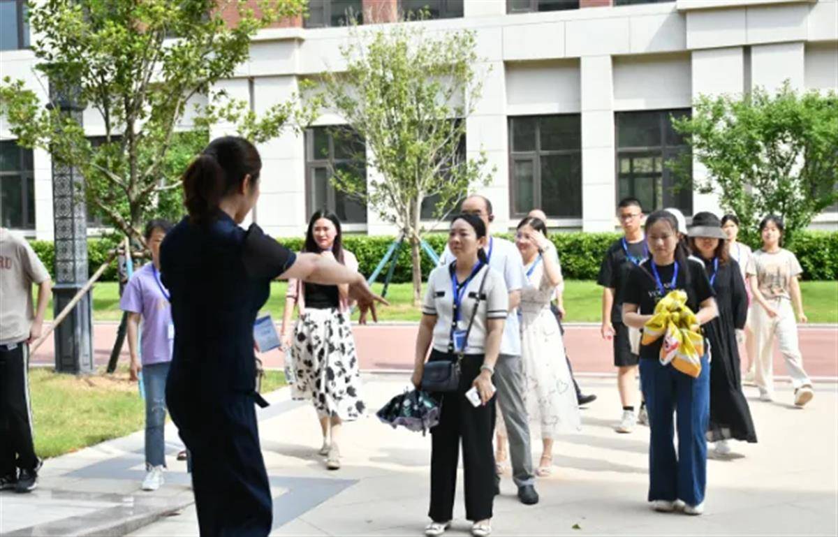 黄冈大光华高级中学今年秋季首场校园开放日暨招生说明会活动圆满落幕