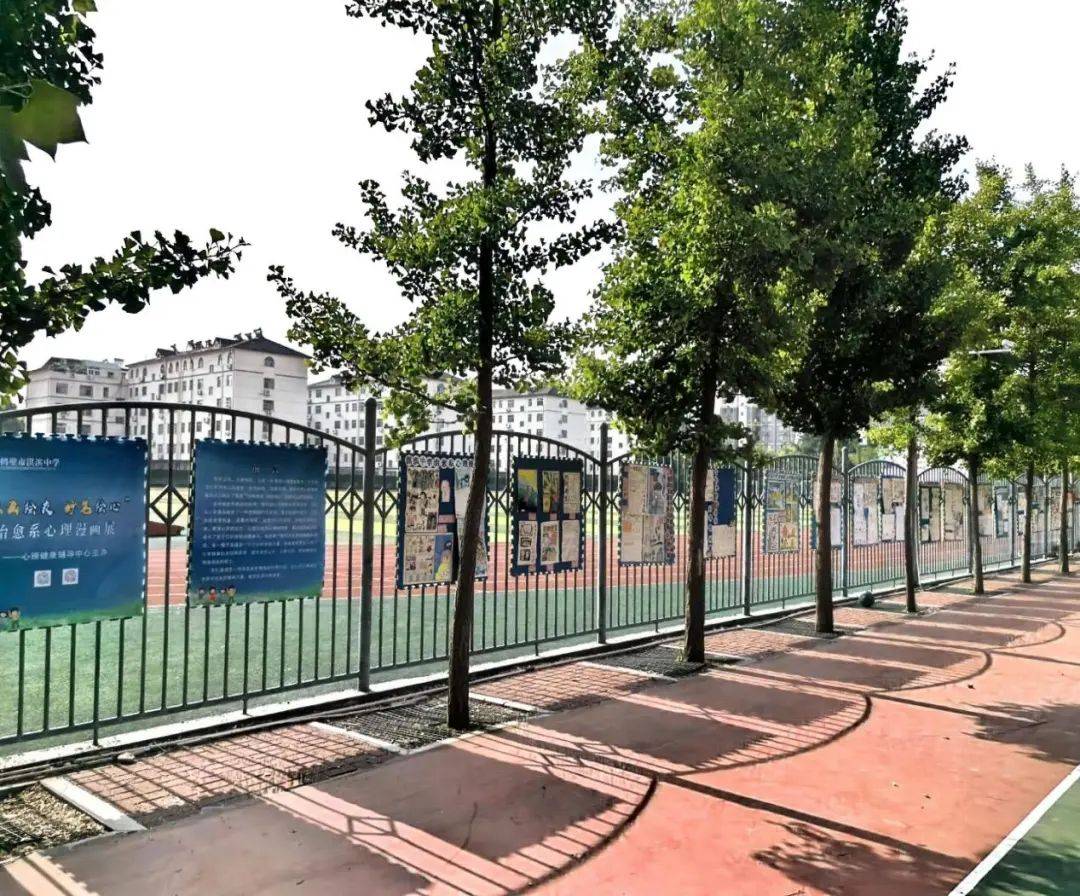 鹤壁市淇滨中学首届"以画绘友 妙笔绘心"治愈系心理漫画展