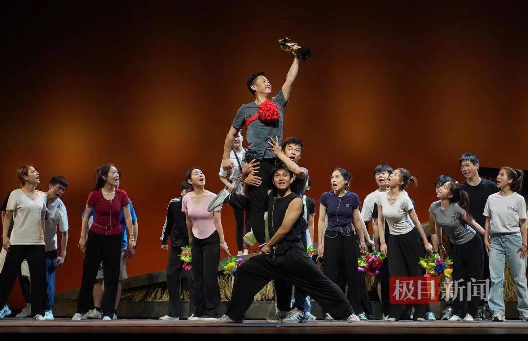 15年后再演现实题材,楚剧名家詹春尧谈"田耕牛":新角色不能"帅"