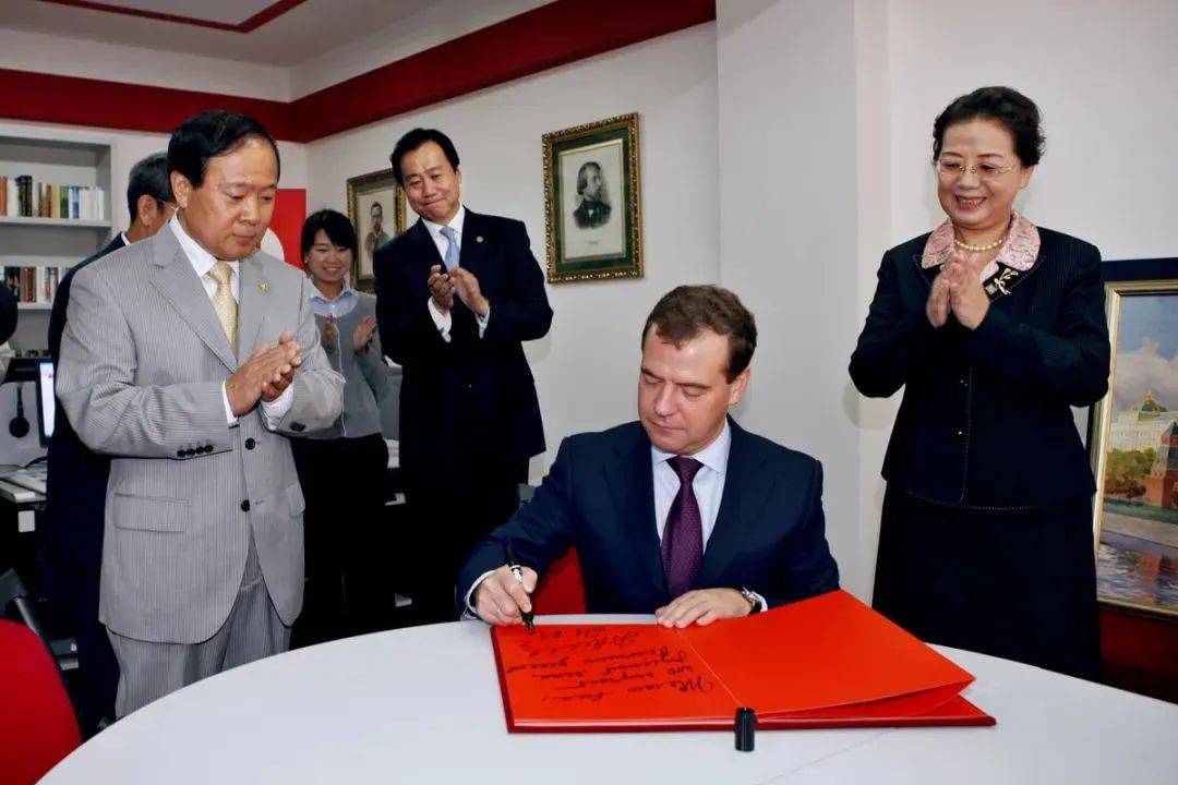 开拓了学生的国际视野;以志愿者身份参与奥运会,世博