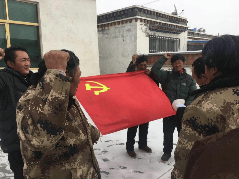 中国电信西藏公司驻村工作队帮扶攻坚掠影_霍尔巴乡_仲巴县_笑容