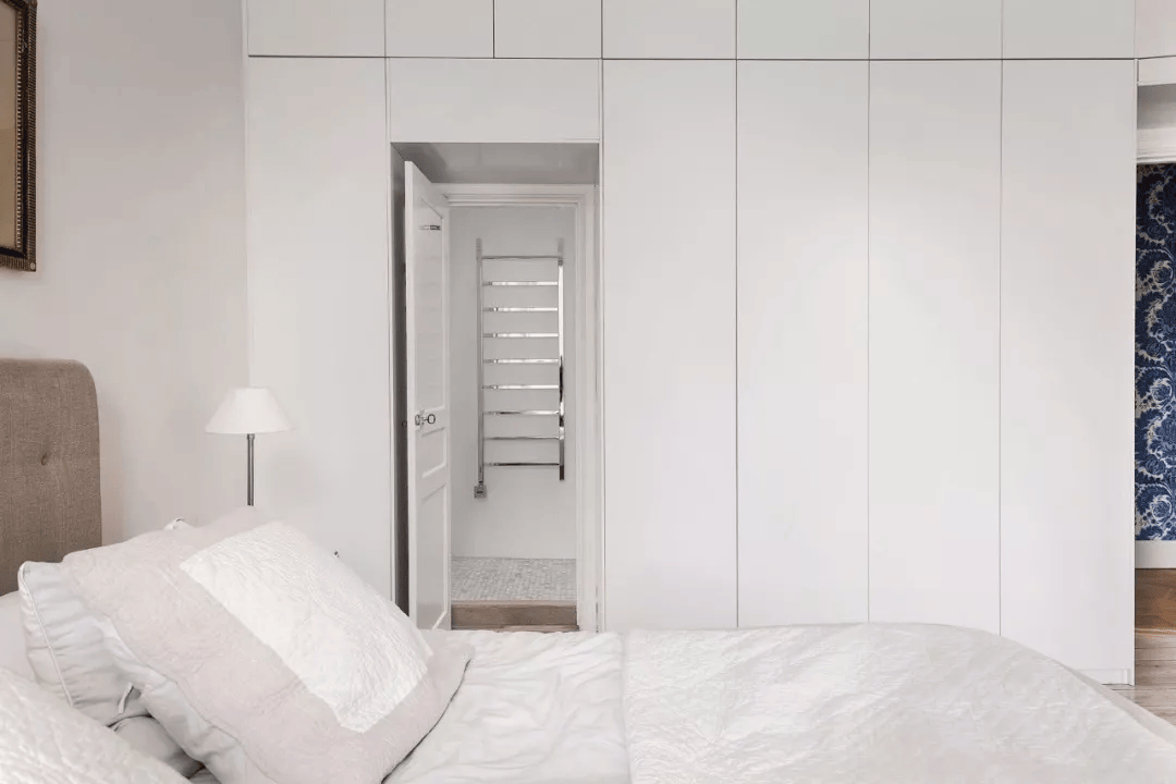 小户型卧室衣柜设计,简约而不失格调,打造清爽大气的空间