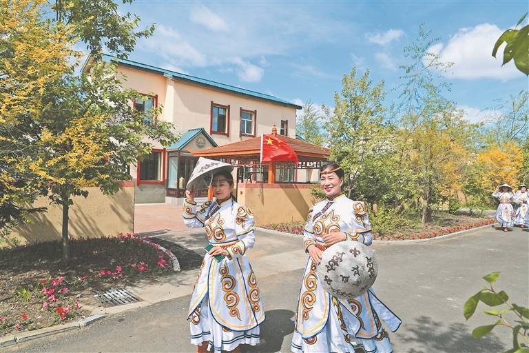 陈志伟摄八岔赫哲族乡"大马哈洄游节"活动.八岔村景色.