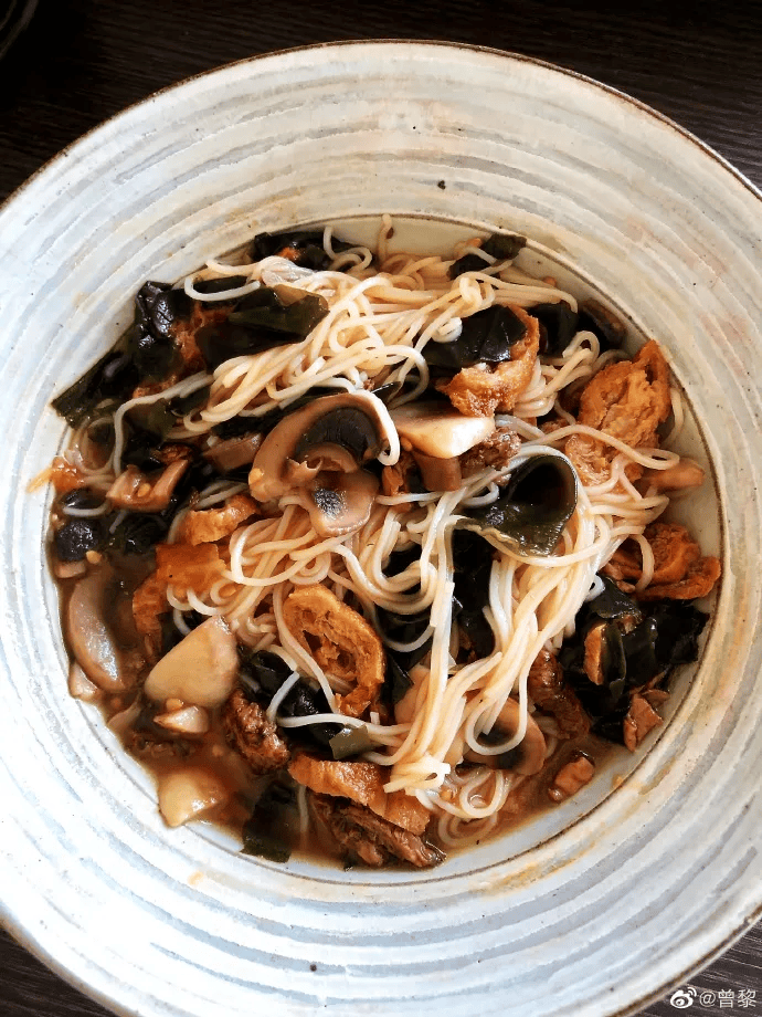 曾黎的佛系人生:因导演一句话坚持吃素18年,人到中年这颜值太惊艳了