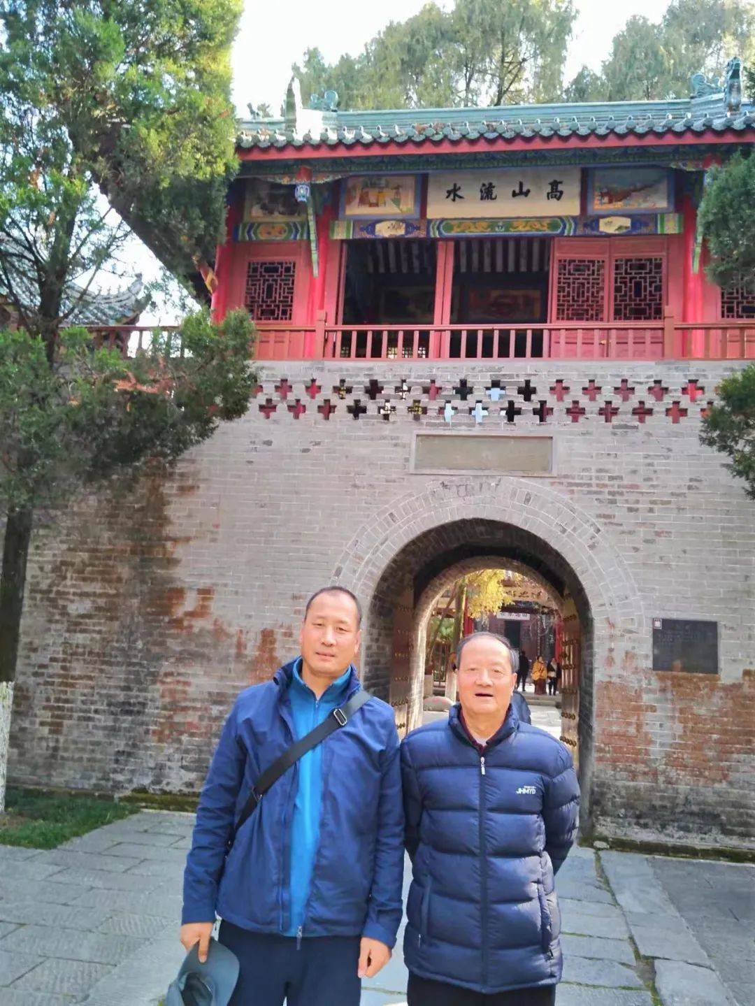 定军山,在南郑县的一个隘口,也是汉中和四川各自的门户.