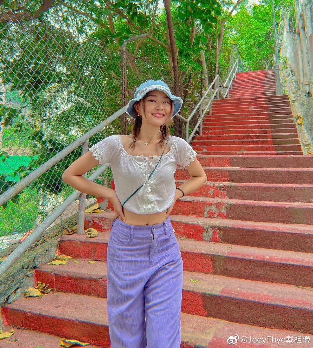 tvb甜美小花戴祖仪被赞孝顺,给家用超7位数,下半年