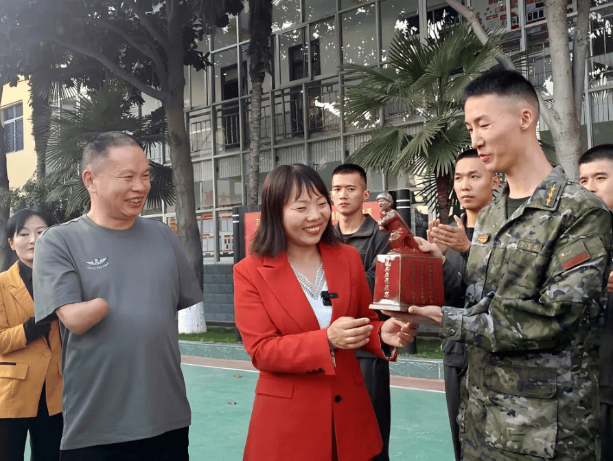 "杨根思连"先进事迹在驻许部队和消防救援队伍中引起强烈反响
