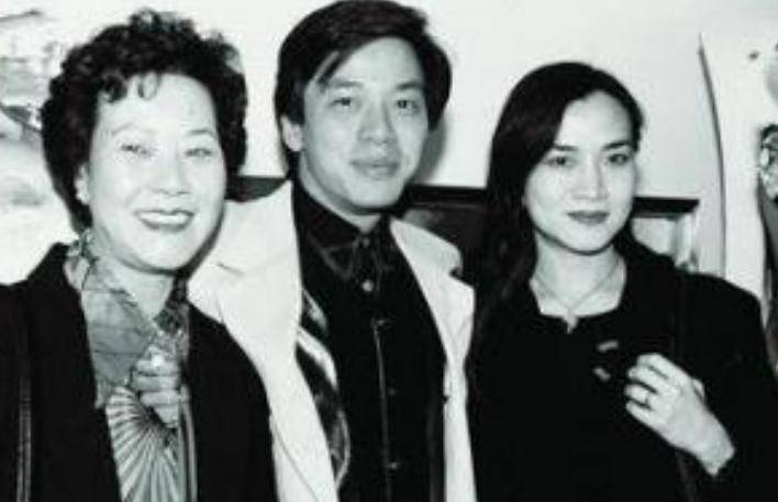 后来乐韵向罗烈提出了结婚的意思.