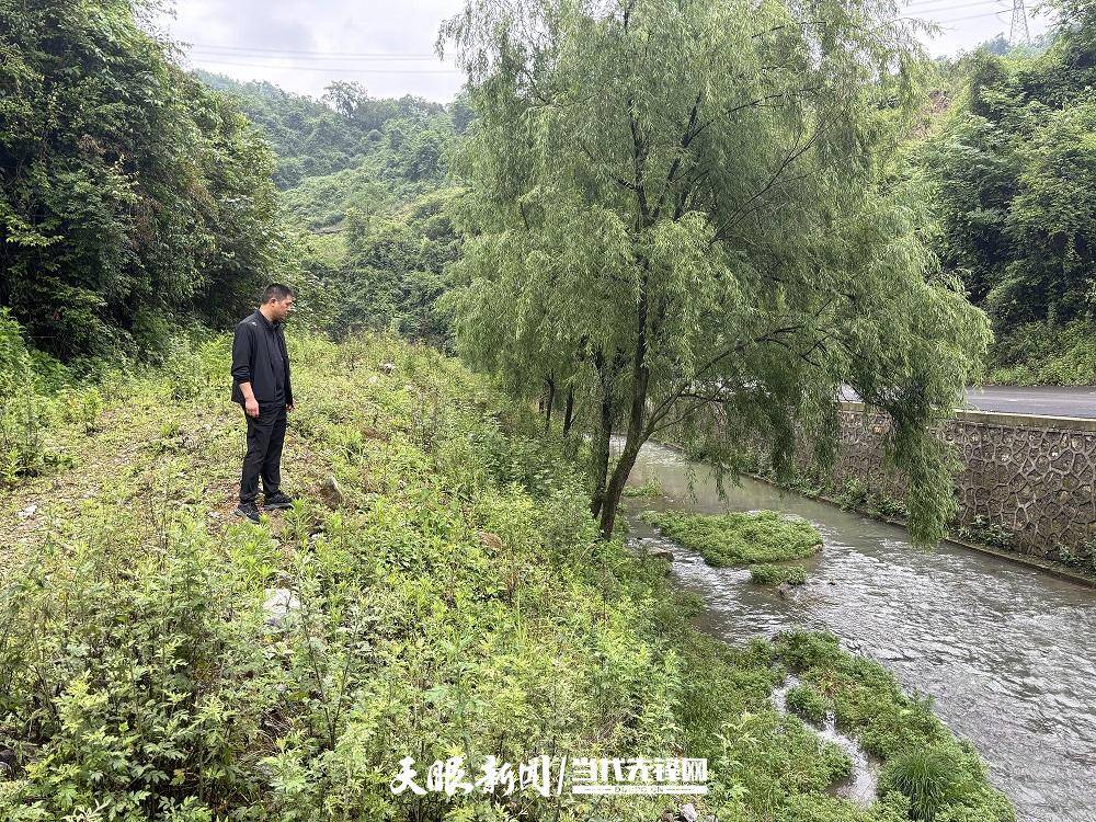 巡查地灾隐患点 筑牢汛期安全防线——息烽县西山镇退休干部主动发光