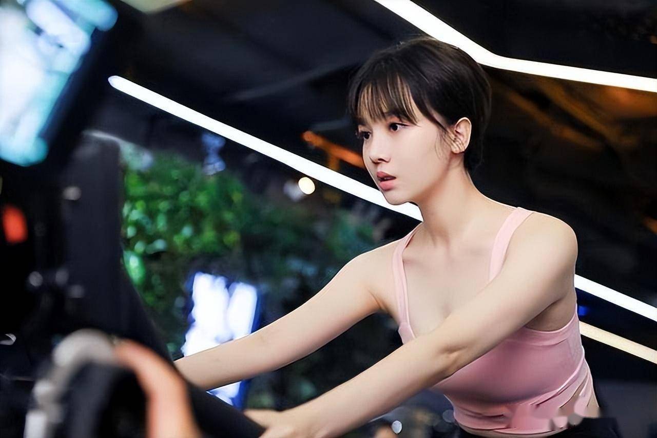 "发育过猛"陈小纭:167厘米的黄金腰臀比,人间尤物秒杀女明星