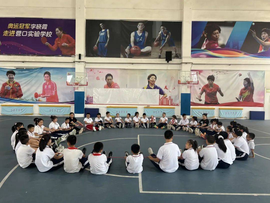 市妇联走进营口实验学校开展"手牵手,共筑梦想天空"心理健康主题团训